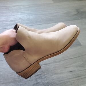 NWOT Gianni Bini Booties